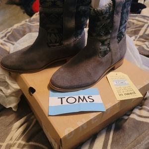 Toms boots gray size 5